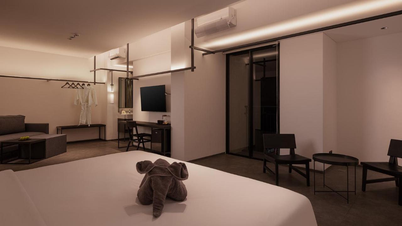 Rez Hotel Semarang Exterior foto