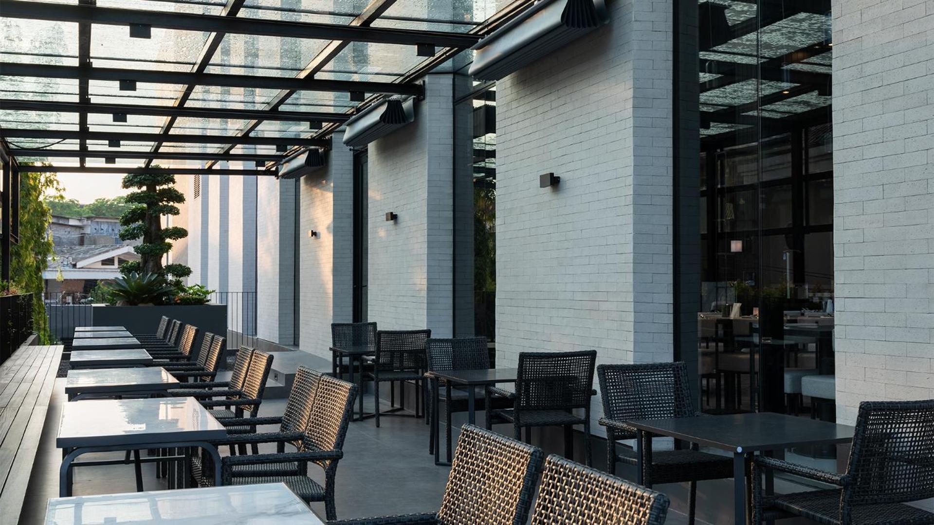 Rez Hotel Semarang Exterior foto